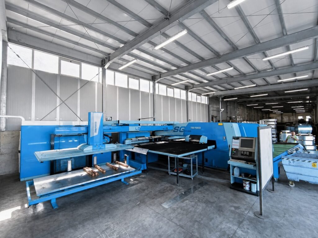 Impianto Finn-Power per punzonatura CNC presso Prolam